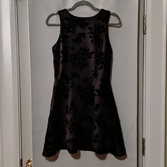 Design Lab Lord and Taylor Black Velvet dress - Picture 4 of 4